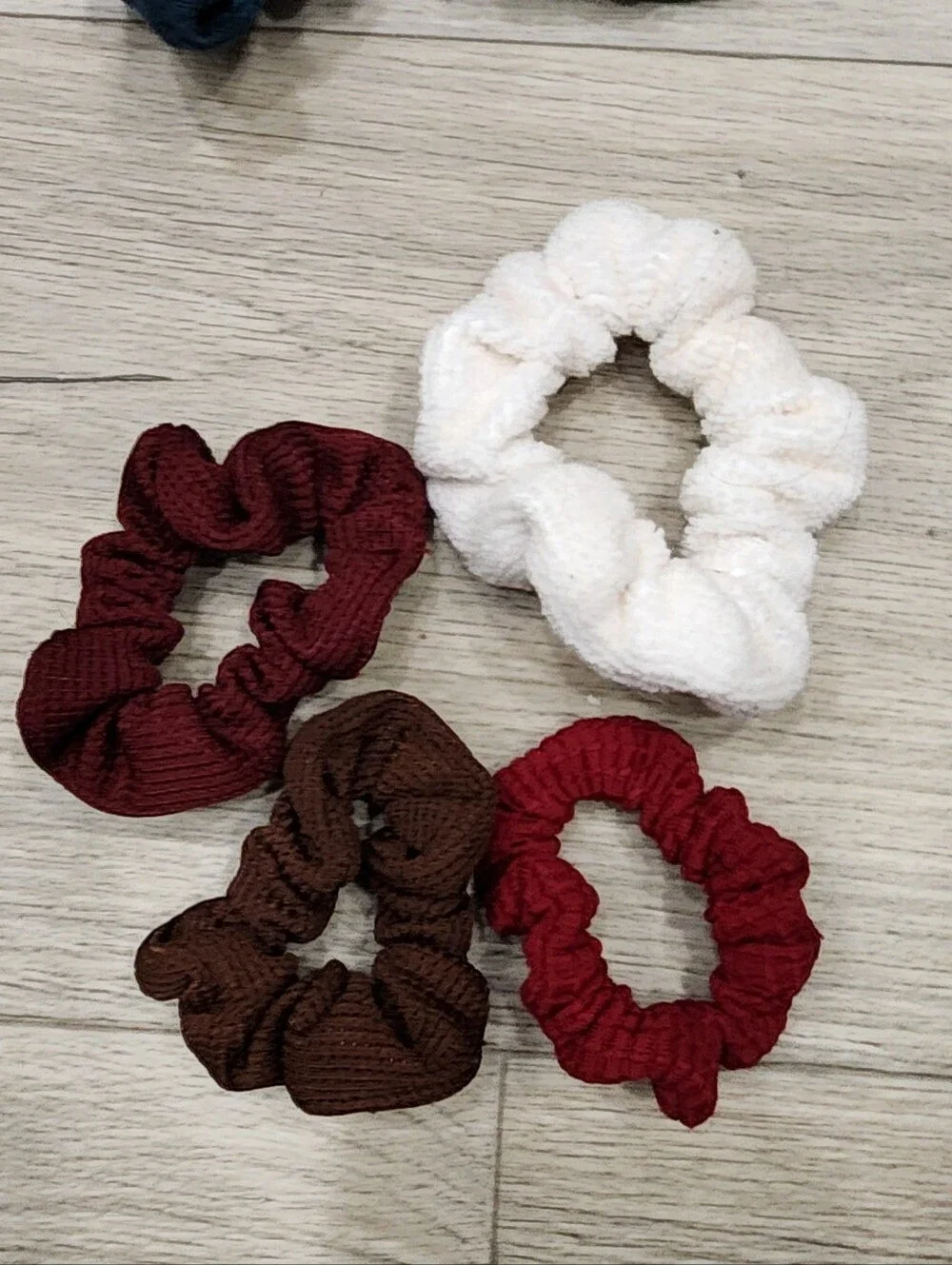 🌟 170 Assorted Hair Accessories Clips, Barretts, Scrunchies & Elastics